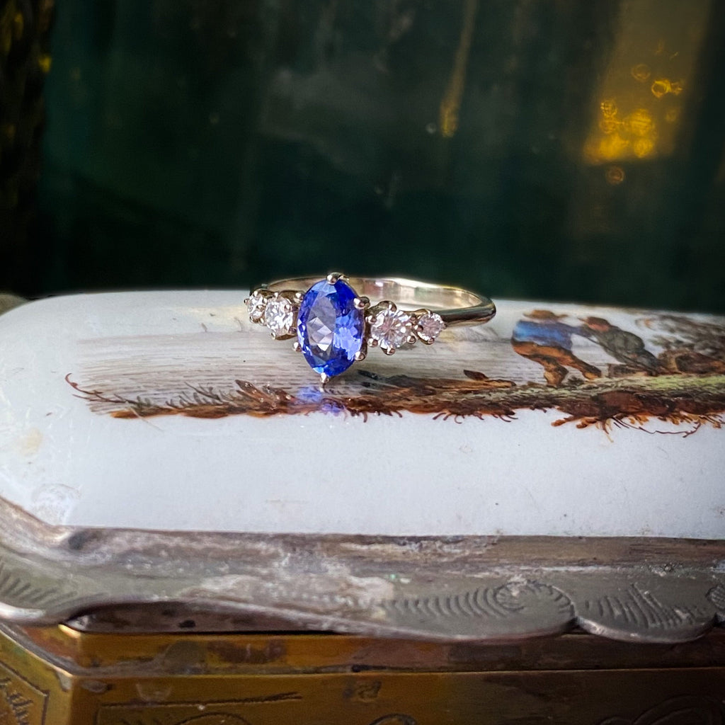 Bague ovale Betty en tanzanite et mossanite
