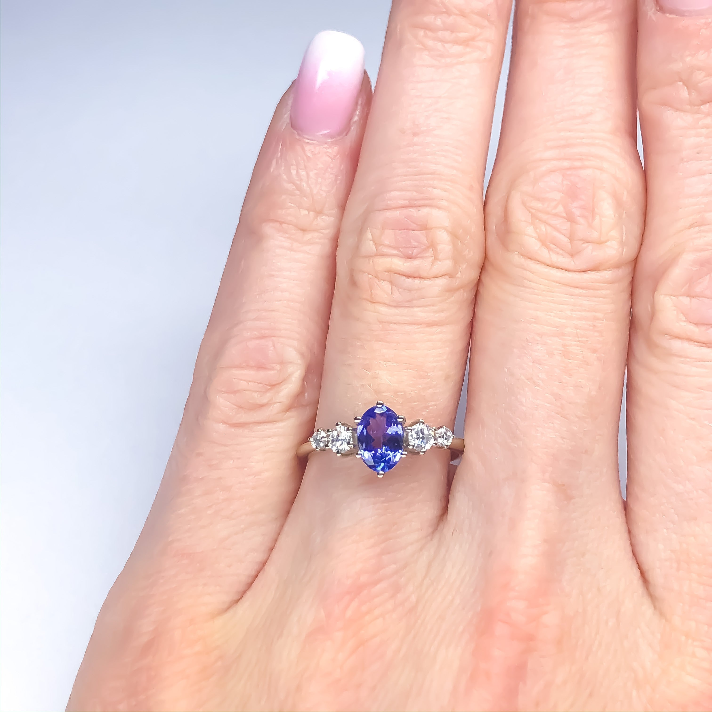 Betty Oval Tanzanite Mossanite Ring