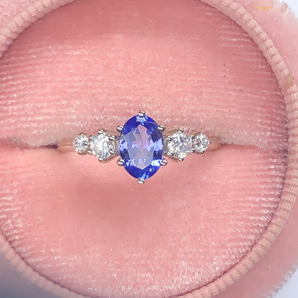 Bague ovale Betty en tanzanite et mossanite